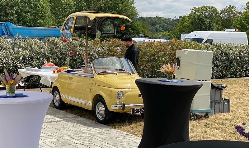 fiat 500 transformé en tournebroche pour un traiteur à langres